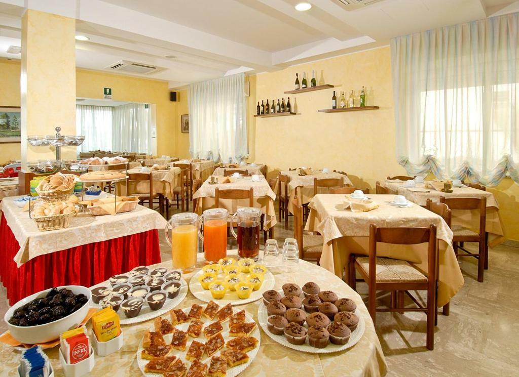 Hotel Alba Serena Мизано-Адриатико Экстерьер фото